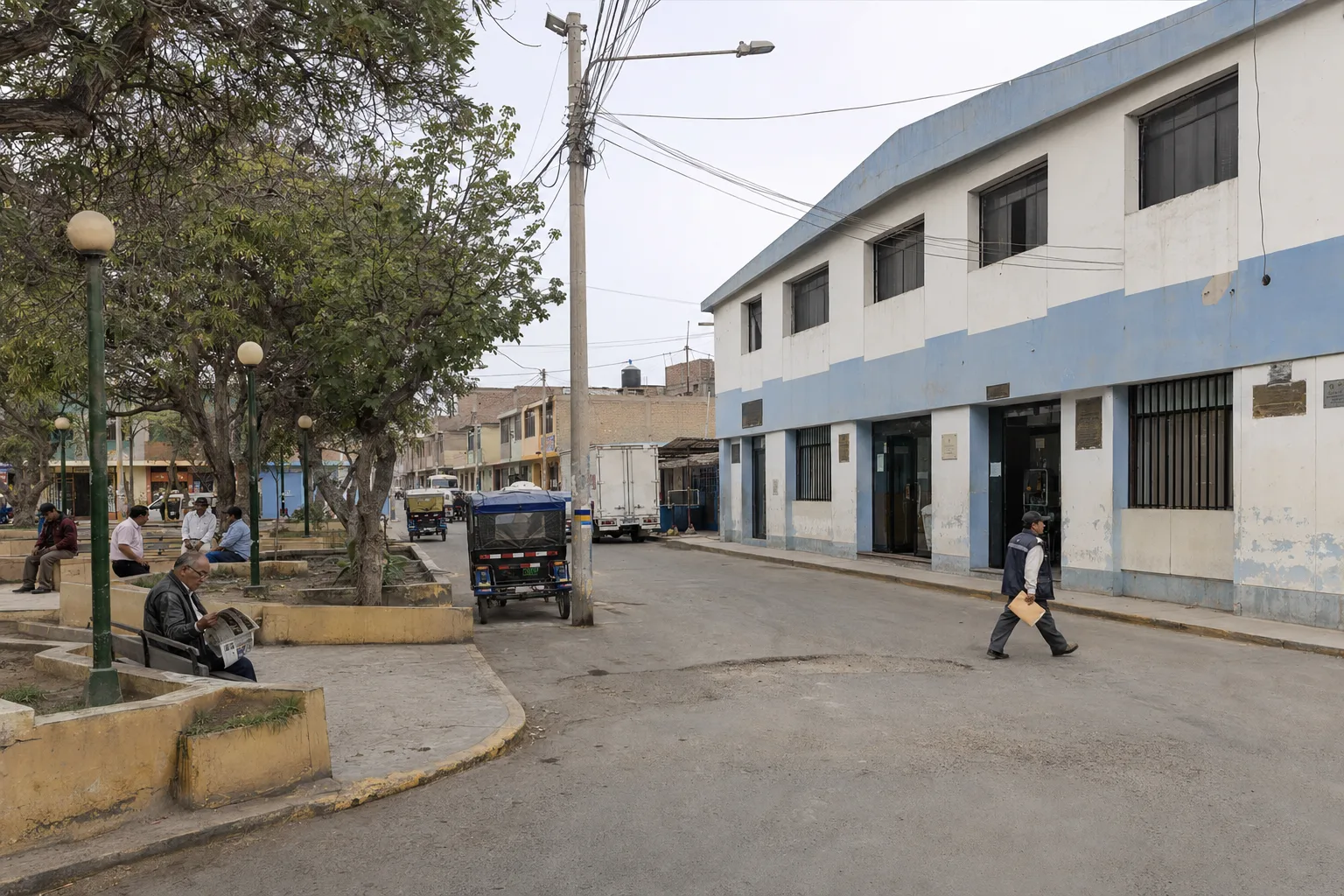 Sede de la Municipalidad y parque principal de San Desvelo